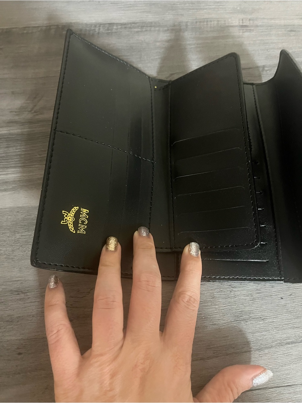 Black & Gold Wallet - Picture 4 of 8